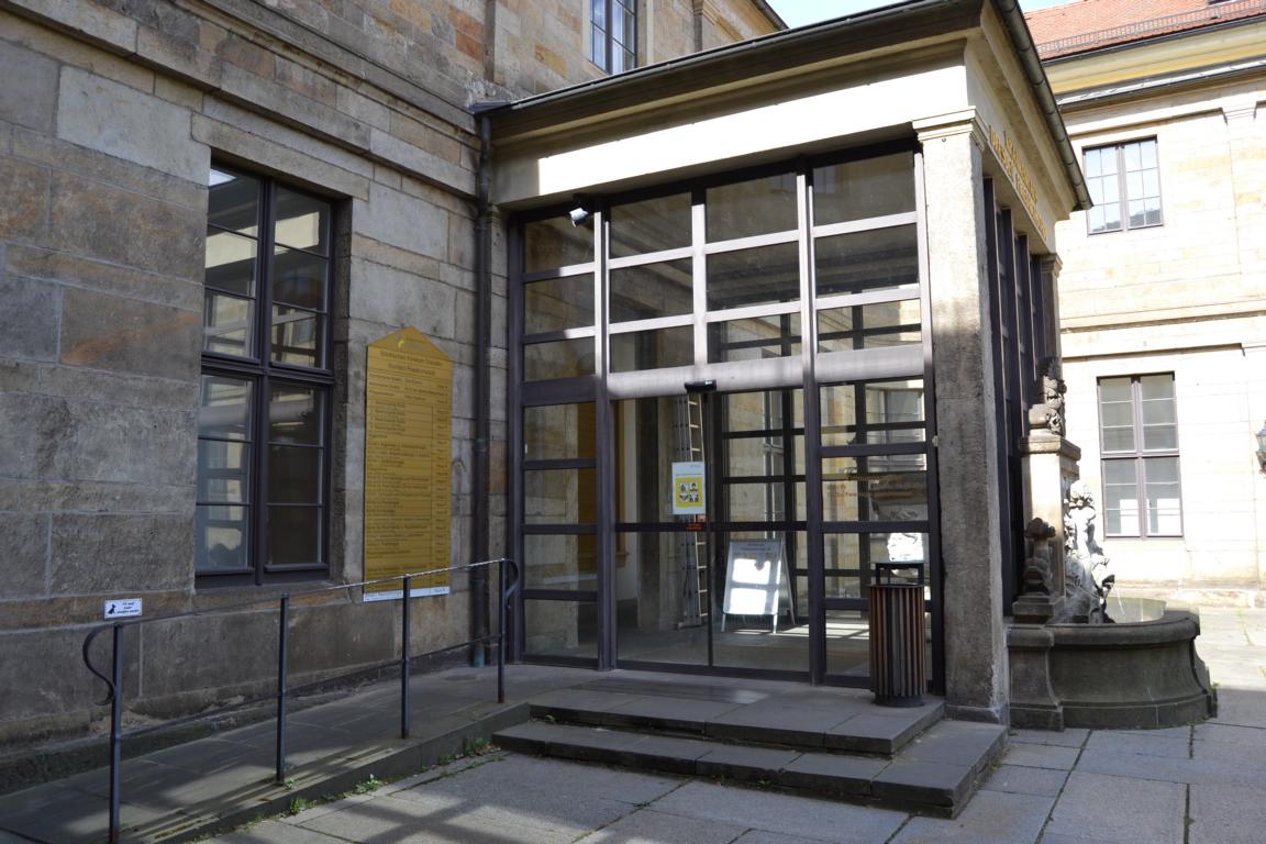 Mit Skalpell und Stethoskop im Marcolini Palais Sprechstundenschwester